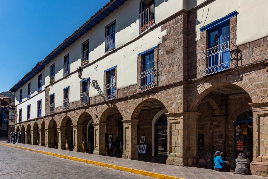 Place de la mairie : arcades