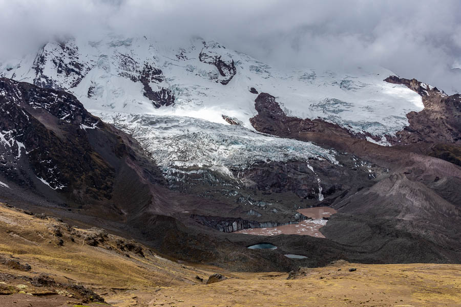 Glacier de l'Ausangate et lacs rouges et bleus