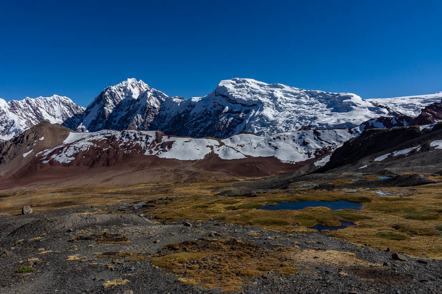 Pico Tres (Hatun Uma), 6093 m, et Ninaparaqu