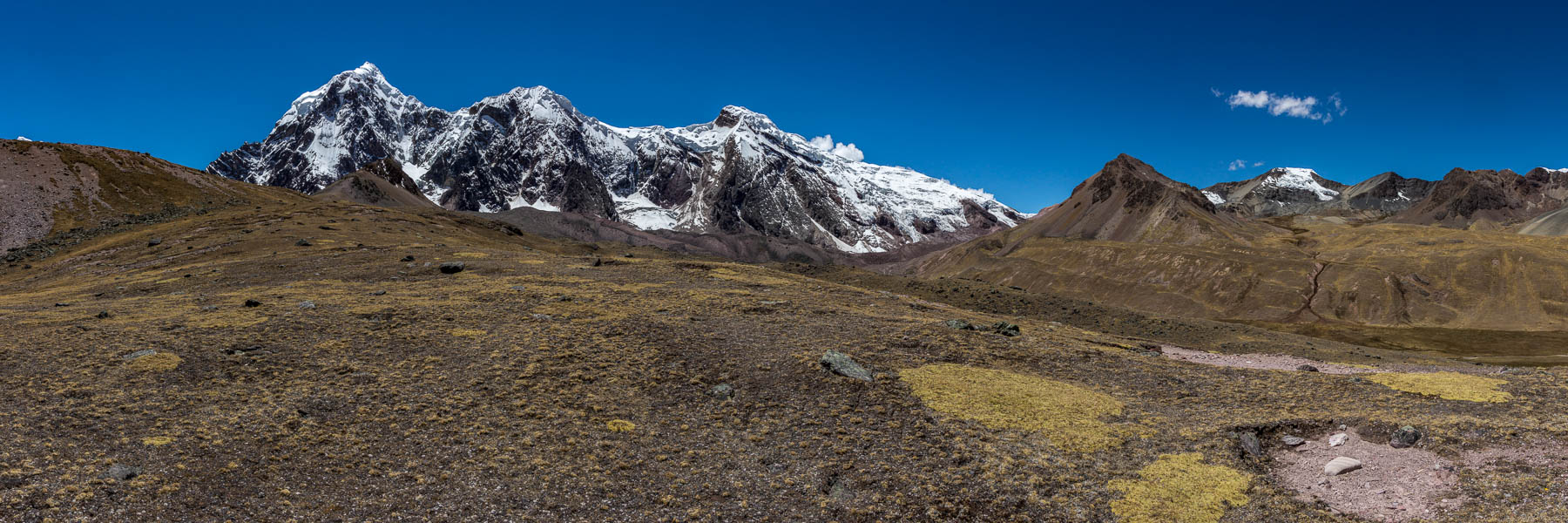 Pico Tres (Hatun Uma), 6093 m, et  Huayruro Punco