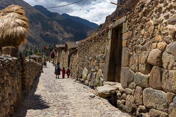 Ollantaytambo : ruelle de la vieille ville