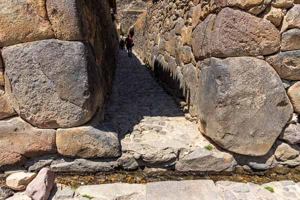 Ollantaytambo : ruelle de la vieille ville