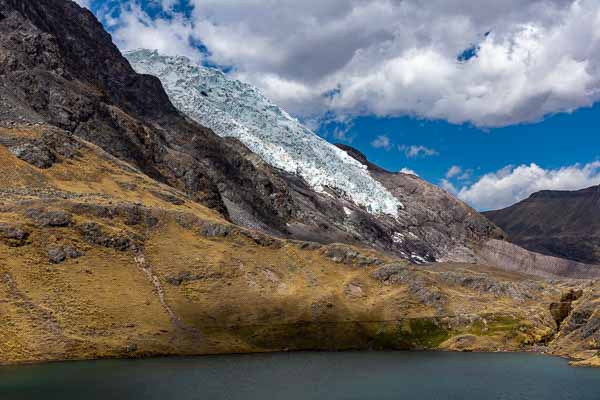 Lac et glacier de l'Ausangate
