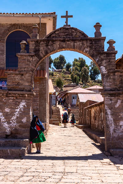 Taquile : porte et îlienne