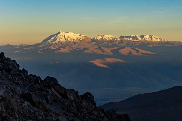 Chachani : lever de soleil sur l'Ampato, 6288 m