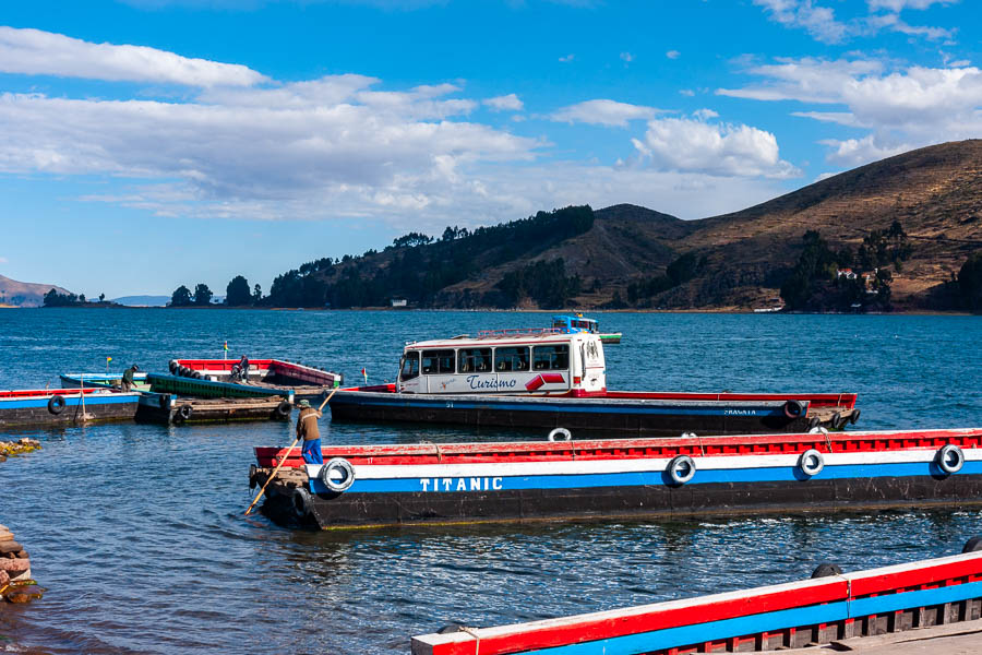 Lac Titicaca : détroit de Tiquina, bac