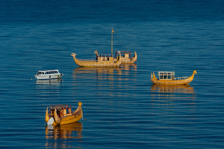 Copacabana : bateaux en roseau