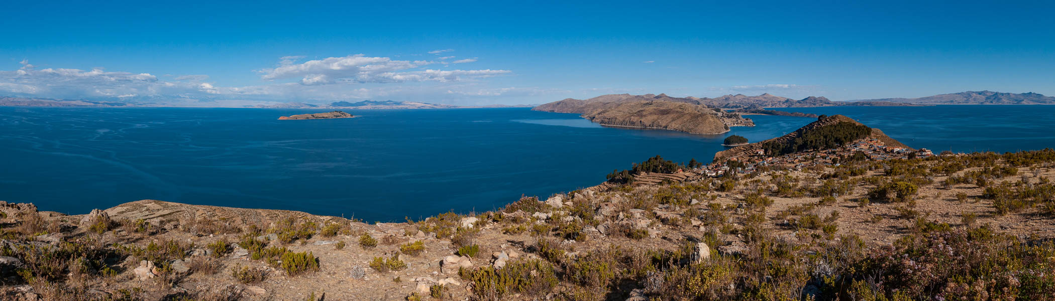 Lac Titicaca : île du Soleil, vue du phare de Yumani