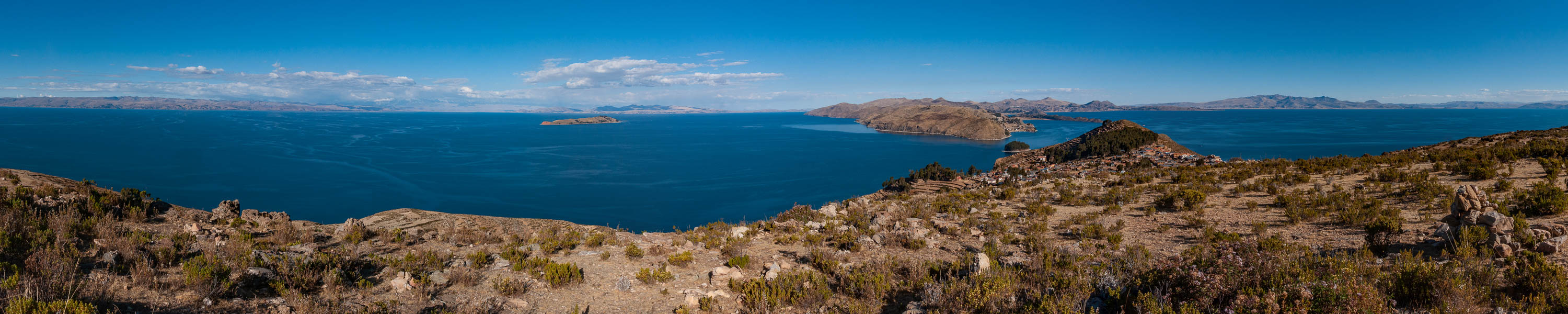 Lac Titicaca : île du Soleil, vue du phare de Yumani