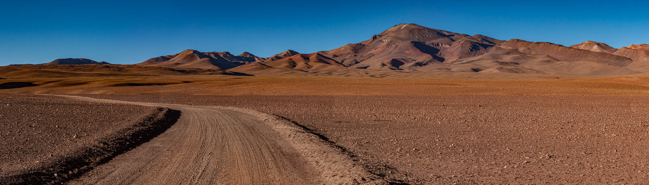 Piste et volcan