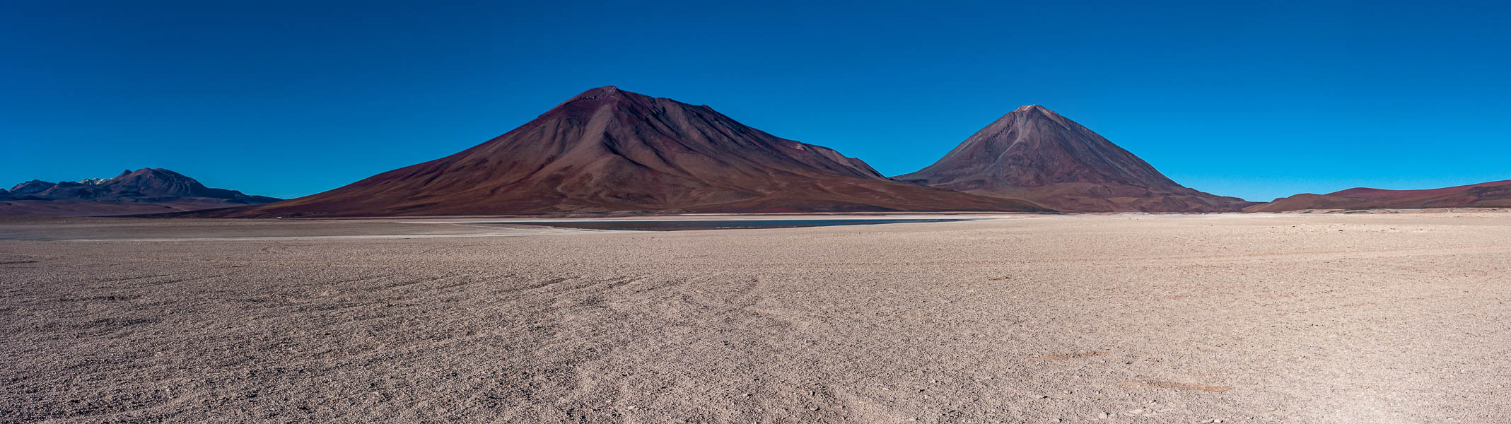 Cerro Juriques, 5704 m, et Licancabur, 5916 m