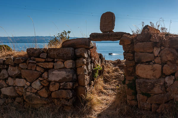 Lac Titicaca, île du Soleil : site inca, palais de Pilkokaina