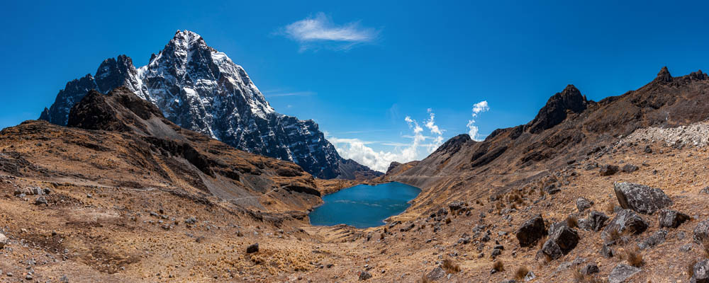 Lac, 4540 m, et Tiquimani, 5519 m