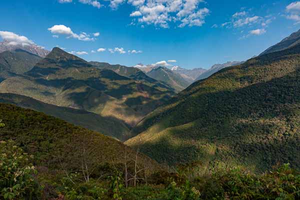 Vallée vers le Tiquimani