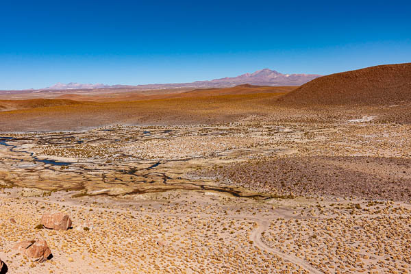 Rivière et volcan