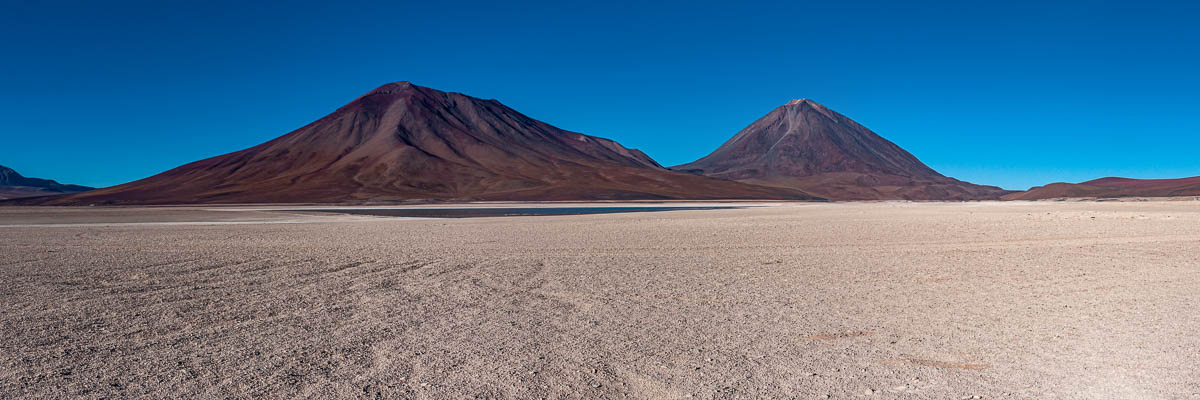 Cerro Juriques, 5704 m, et Licancabur, 5916 m