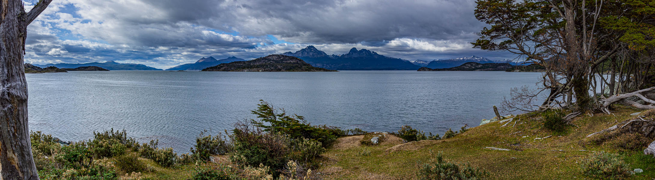 Ushuaia, parc national Tierra del Fuego : baie de Lapataia, canal Beagle