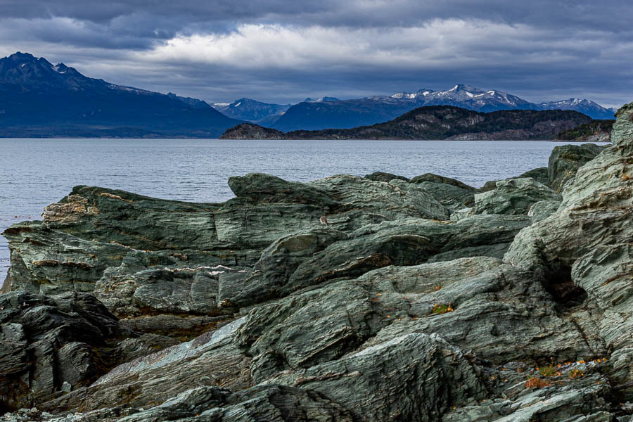 Ushuaia, parc national Tierra del Fuego : baie de Lapataia, rochers