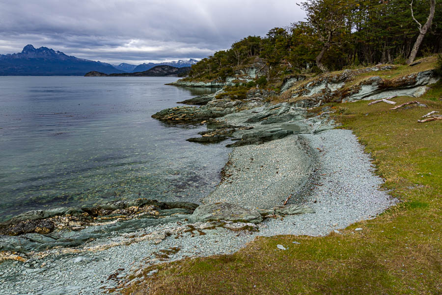 Ushuaia, parc national Tierra del Fuego : baie de Lapataia, plage