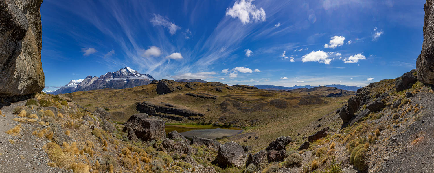 Abri sous roche et massif du Paine