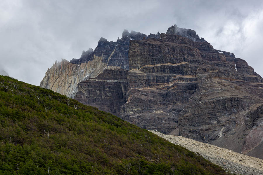 Cerro Nido de Condor, 2243 m