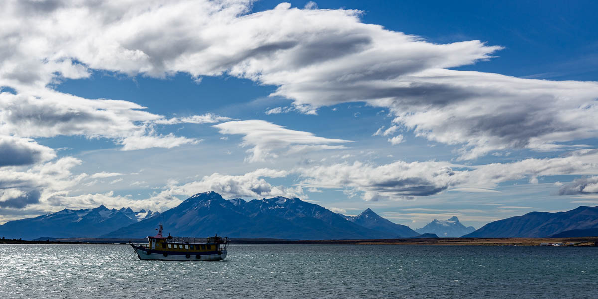 Puerto Natales : fjord Última Esperanza et cerro Balmaceda