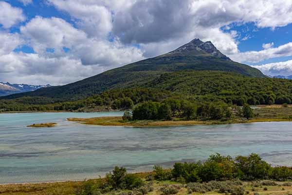 Ushuaia : petit lac et sommet