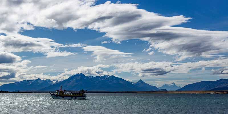 Puerto Natales : fjord Última Esperanza et cerro Balmaceda