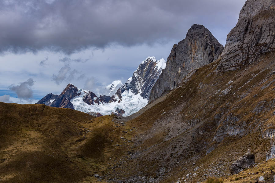 Siula Grande, 6356 m, et Jirishanca, 6094 m