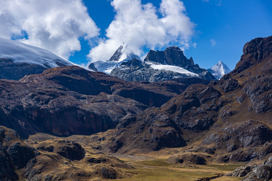 Cordillère Raura, Cullcushjanca, 5550 m, et Yarupac, 5685 m