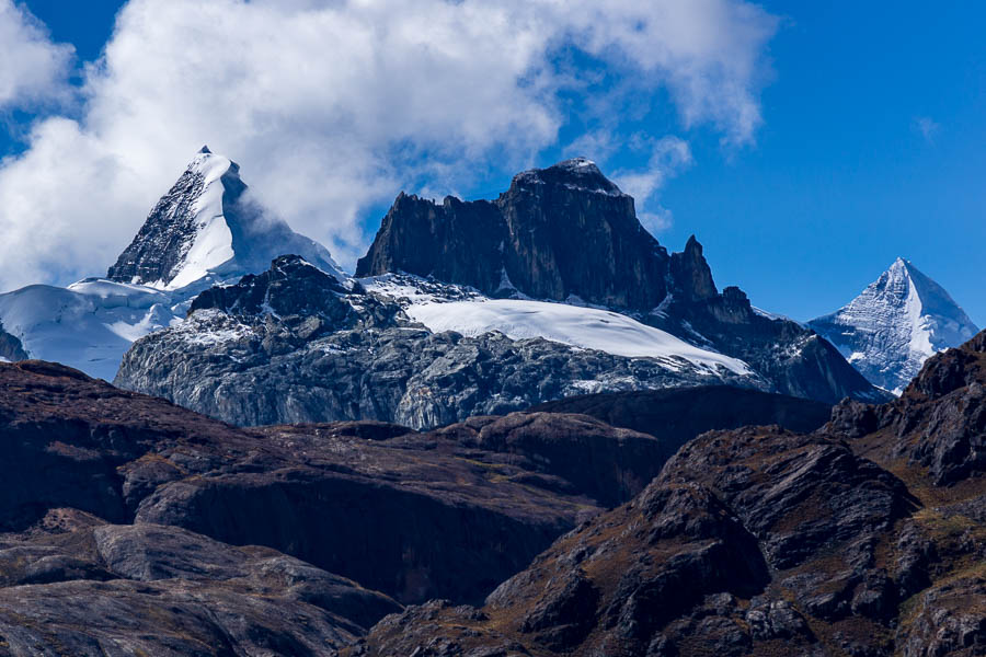 Cordillère Raura, Cullcushjanca, 5550 m, et Yarupac, 5685 m