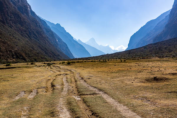 Sentier et Taulliraju, 5830 m