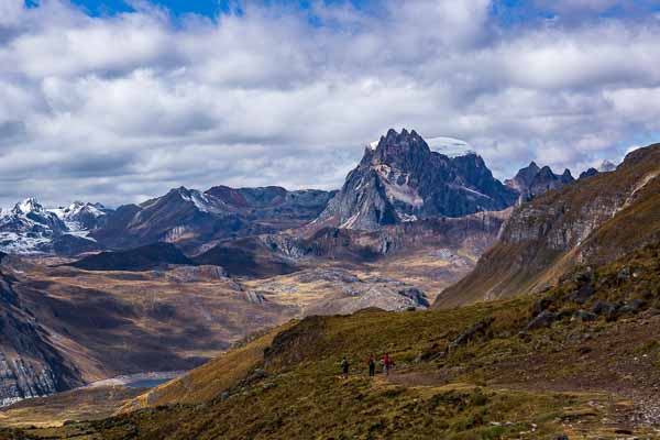 Paso Huayhuash : vue sud, nevado Milpa, 5330 m