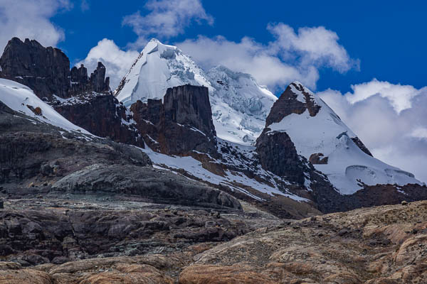 Tour du Pukacalle devant le Cullcushjanca, 5550 m