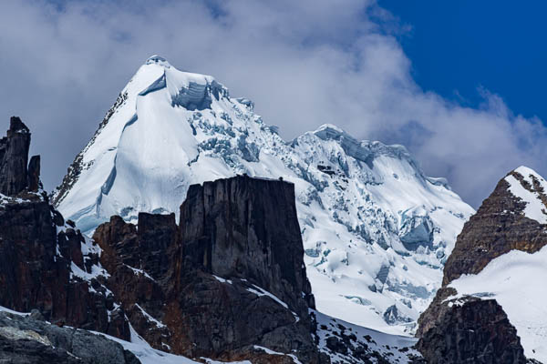 Tour du Pukacalle devant le Cullcushjanca