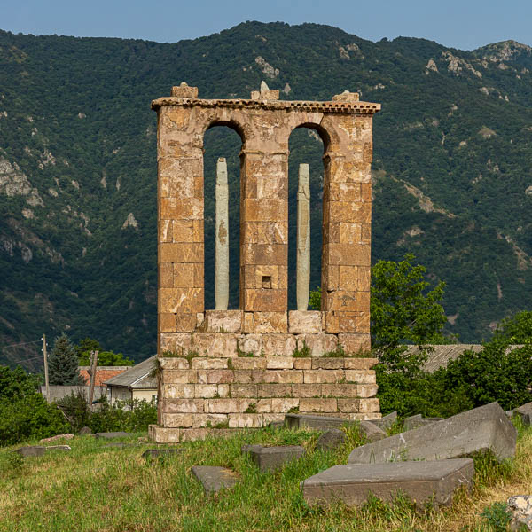 Église d'Odzun : mémorial