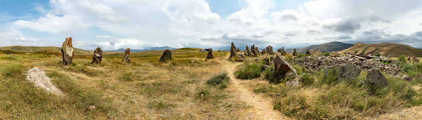 Menhirs et tumulus de Zorats Karer