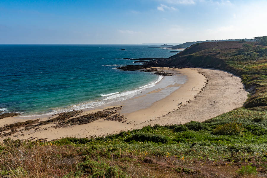 Plage du Portuais, au loin îlot Saint-Michel et cap Fréhel