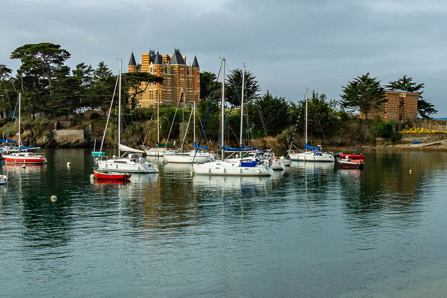 Saint-Briac-sur-Mer : château du Nessay