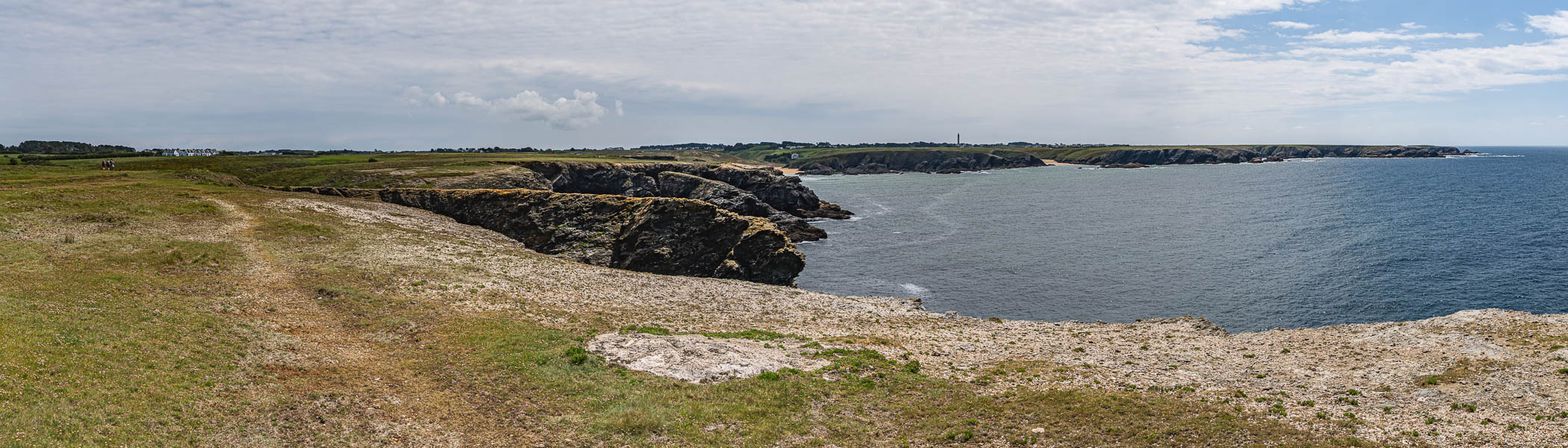 Belle-Île, GR 340, port Scheul : vue vers le sud, Donnant, grand phare de Belle-Île, pointe du Grand-Guet