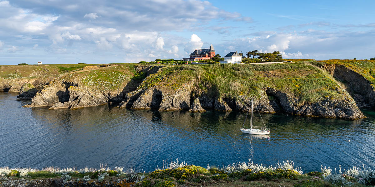 Belle-Île, GR 340 : port Goulphar, hôtel Le Grand Large