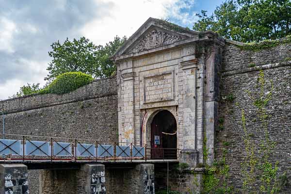 Le Palais : citadelle, porte du Donjon