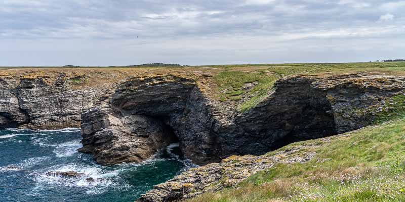 Cap Fri Mez, grottes