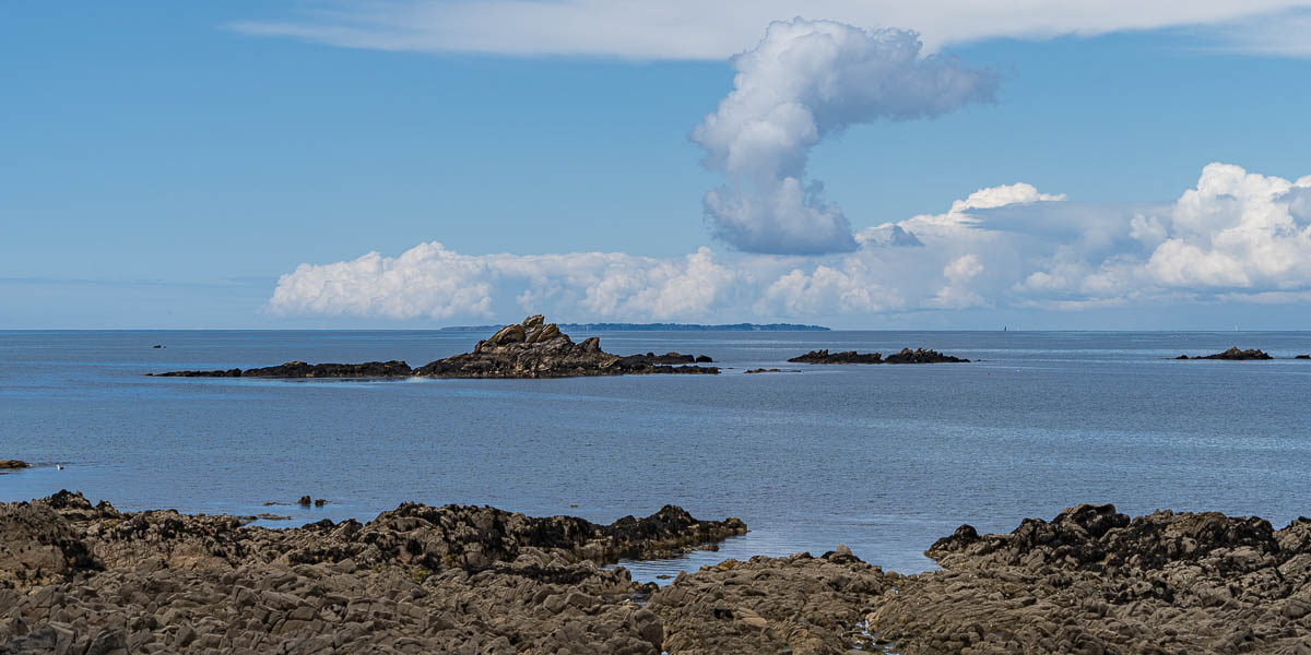 GR 34, Saint-Pierre-Quiberon : rochers (Roh Vidic Bihan) près de Portivy, île de Groix