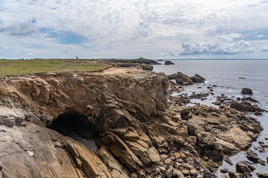 GR 34, Saint-Pierre-Quiberon, Beg en Aud : vue sud, grotte, pointe du Percho, Belle-Île