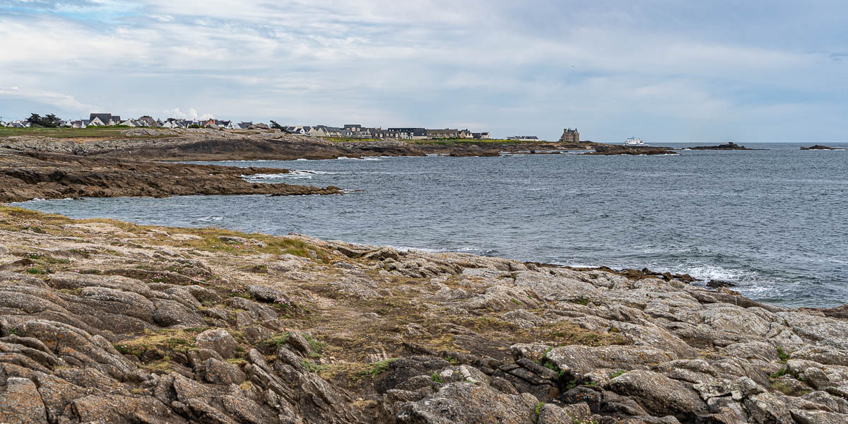 GR 34, Quiberon : château Turpault et ferry de Belle-Île