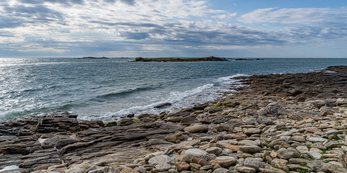 GR 34, Quiberon, pointe du Conguel : vue sud vers le phare de la Teignouse