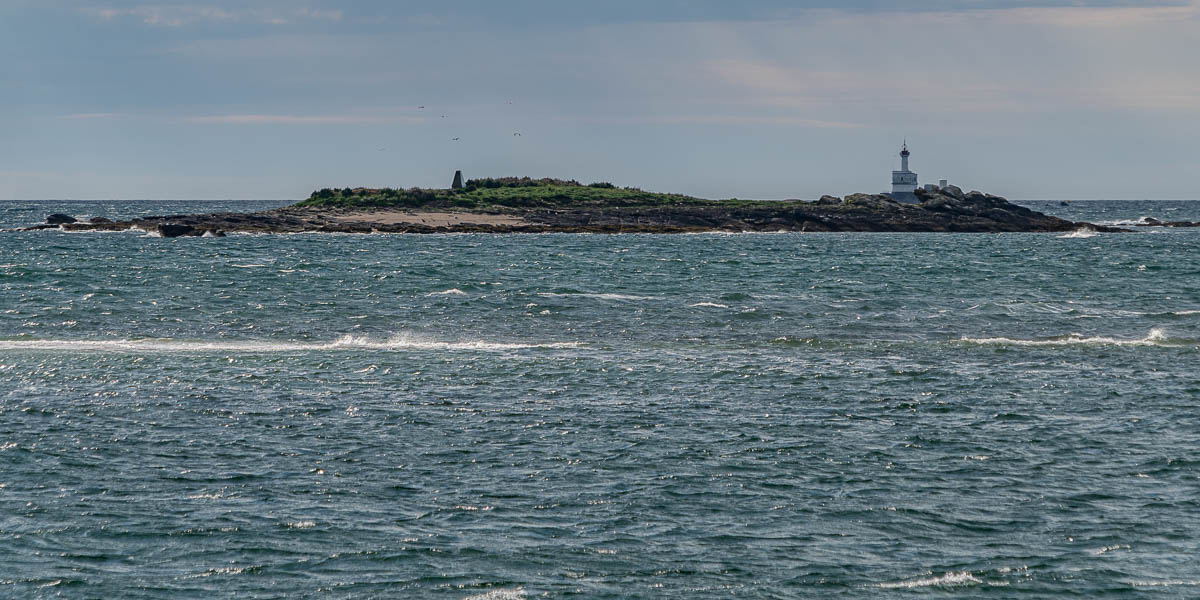 GR 34, Quiberon, pointe du Conguel : vue sud vers le phare de la Teignouse