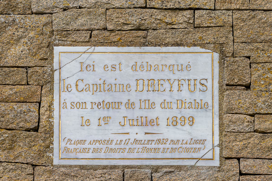 GR 34, Quiberon, Port-Haliguen : commémoration du débarquement de Dreyfus