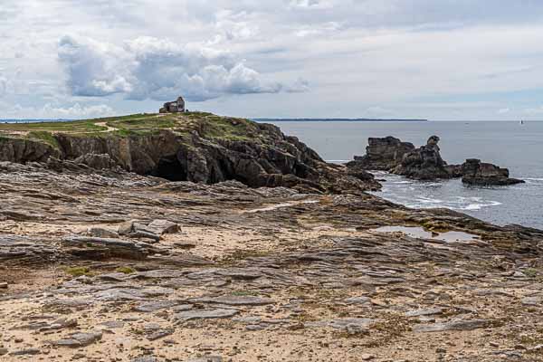 Côte Sauvage de Quiberon : pointe du Percho, Belle-Île (pointe des Poulains) au loin